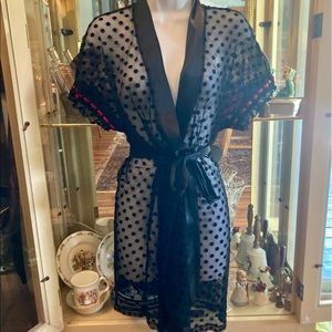 VINTAGE LINEA DONATEELLA BLACK & RED FISHNET ROBE